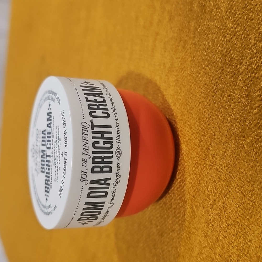 Sol Bom Dia Bright Visibly Brightening & Smoothing Body Cream with Vitamin C